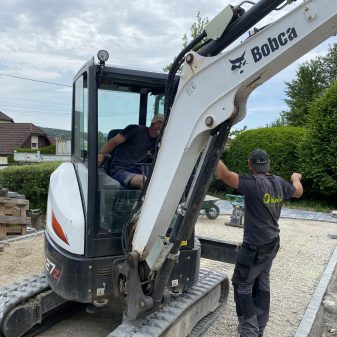 Jardins Baron_sur chantier avec mini pelle